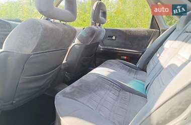 Седан Mazda 626 1989 в 