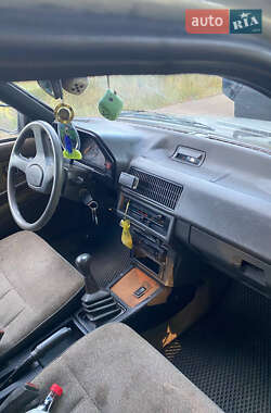 Хэтчбек Mazda 626 1986 в 
