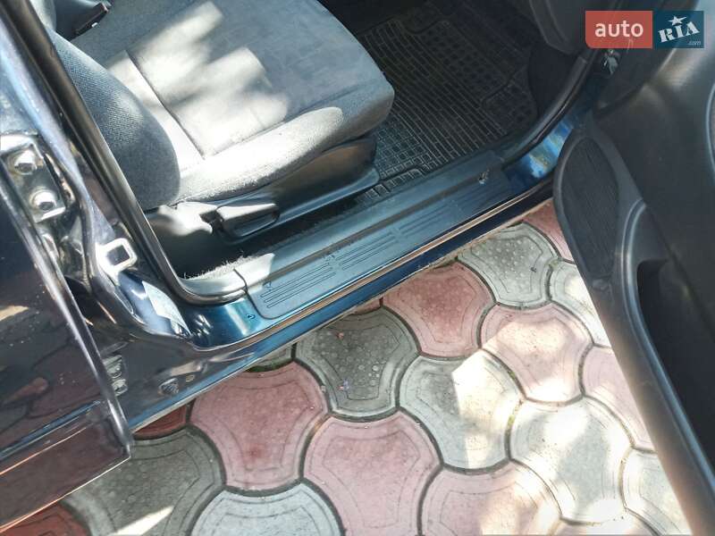 Седан Mazda 626 1997 в Чернівцях