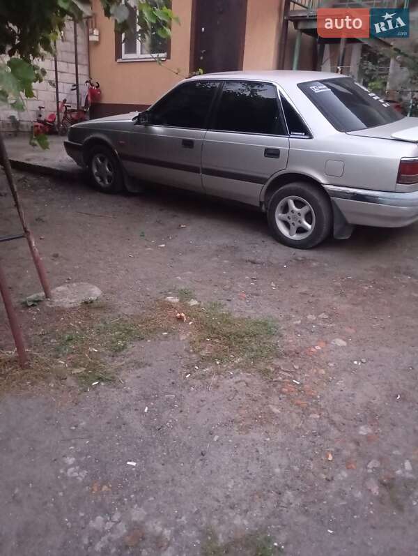 Седан Mazda 626 1988 в Днепре