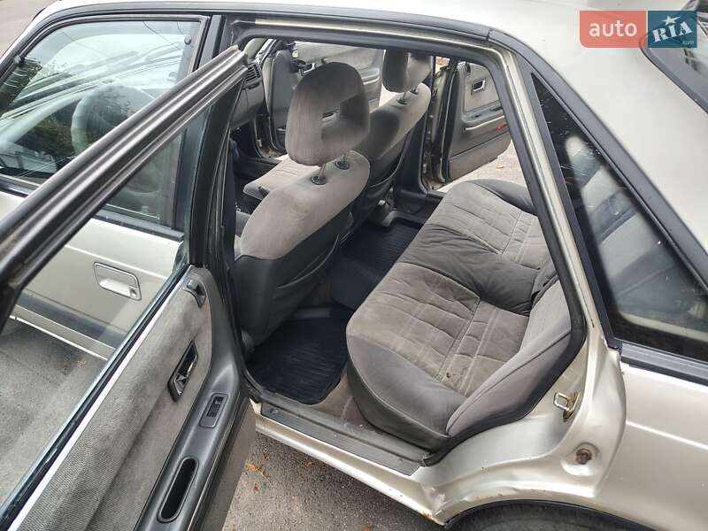 Седан Mazda 626 1992 в Хмельницком