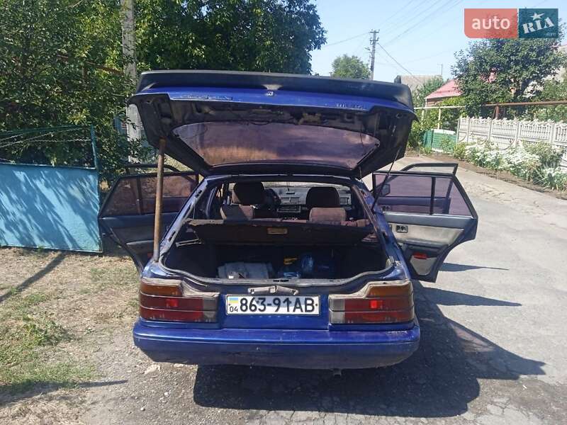 Хэтчбек Mazda 626 1986 в Лозоватке