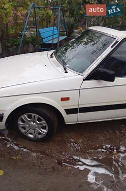Седан Mazda 626 1986 в Ровно