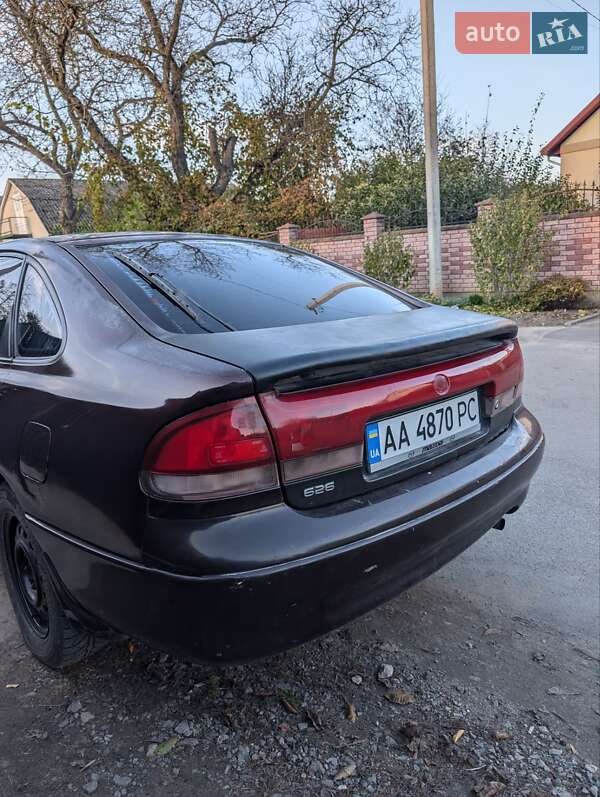 Седан Mazda 626 1992 в Ярмолинцах