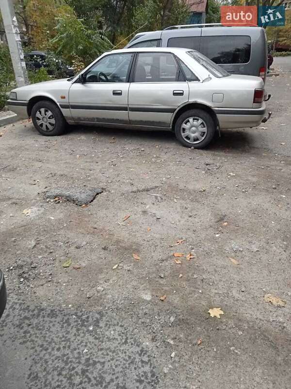 Седан Mazda 626 1988 в Днепре