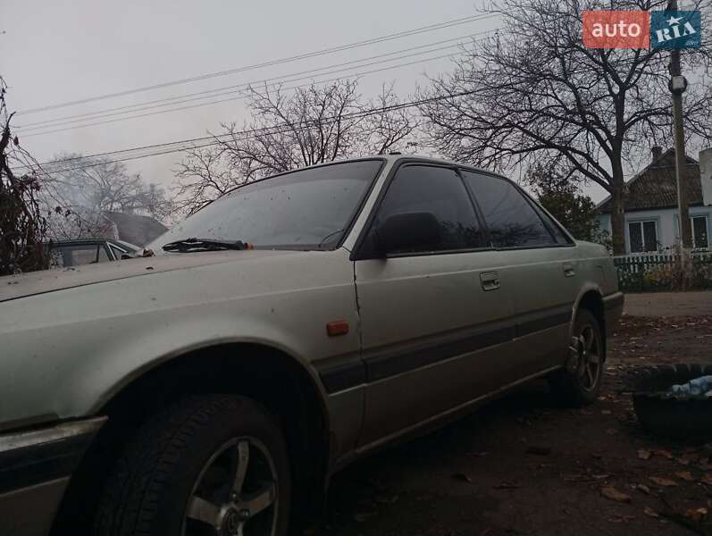 Седан Mazda 626 1990 в Кривому Розі