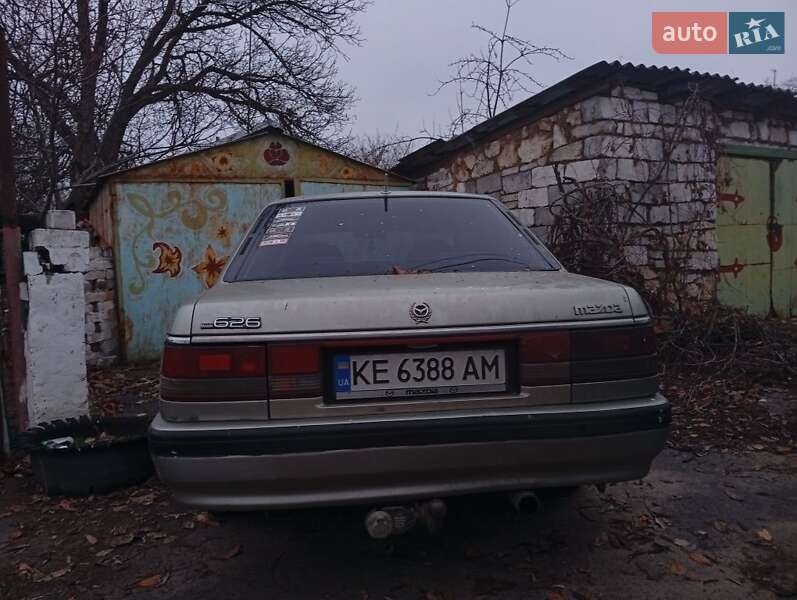 Седан Mazda 626 1990 в Кривому Розі
