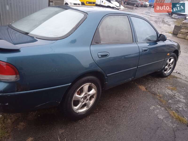 Седан Mazda 626 1995 в Клевані