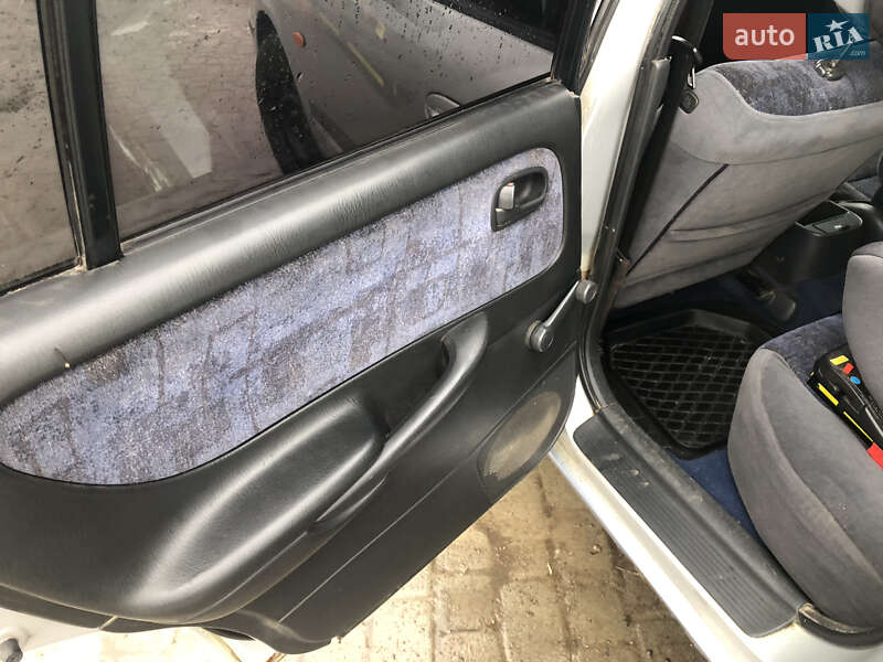 Седан Mazda 626 1998 в Самборе