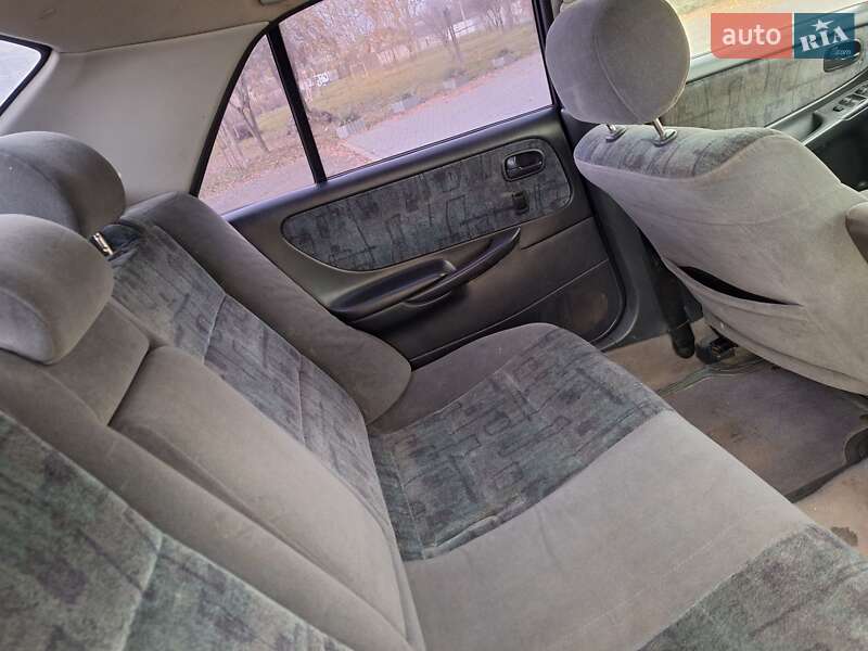 Седан Mazda 626 1999 в Черновцах