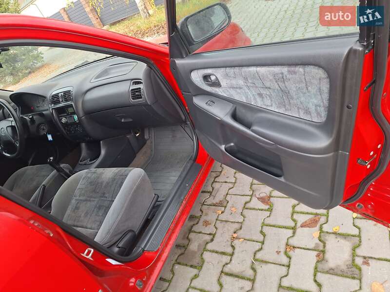 Седан Mazda 626 1999 в Черновцах