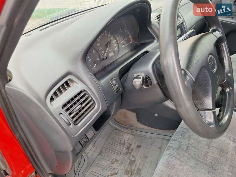 Седан Mazda 626 1999 в Черновцах