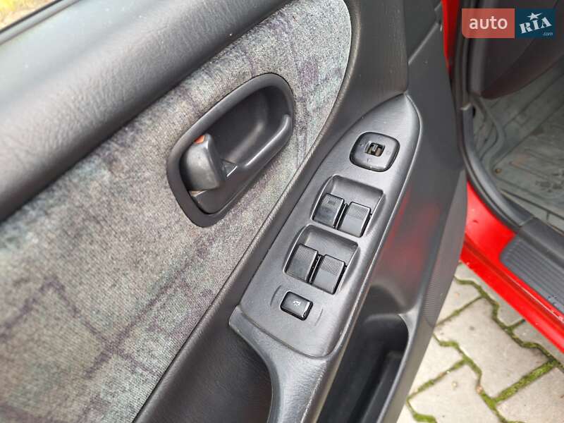 Седан Mazda 626 1999 в Черновцах