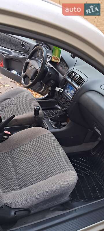 Седан Mazda 626 1998 в Киеве