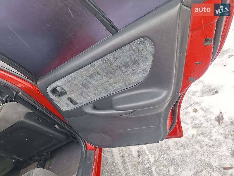 Седан Mazda 626 1999 в Черновцах