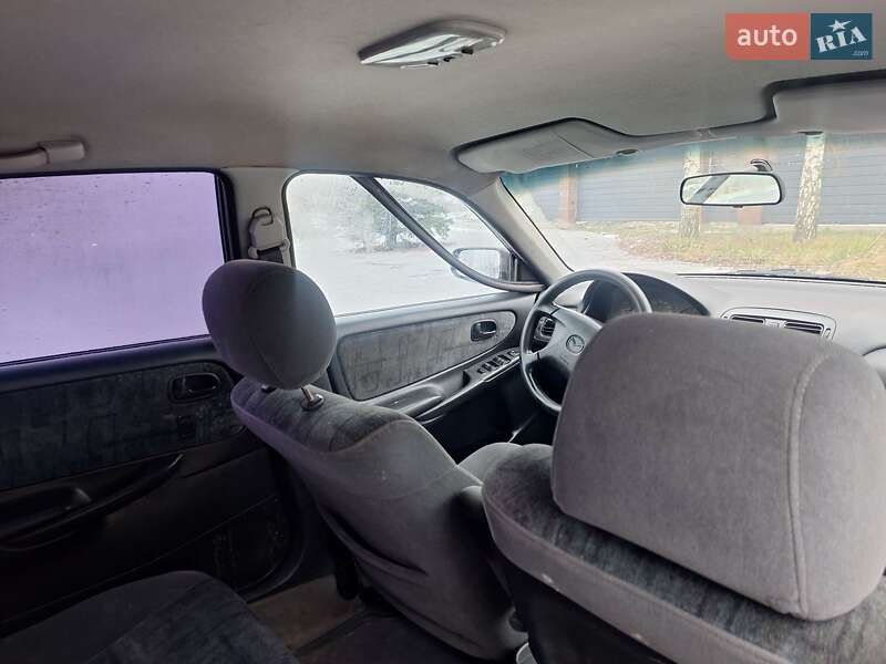 Седан Mazda 626 1999 в Черновцах