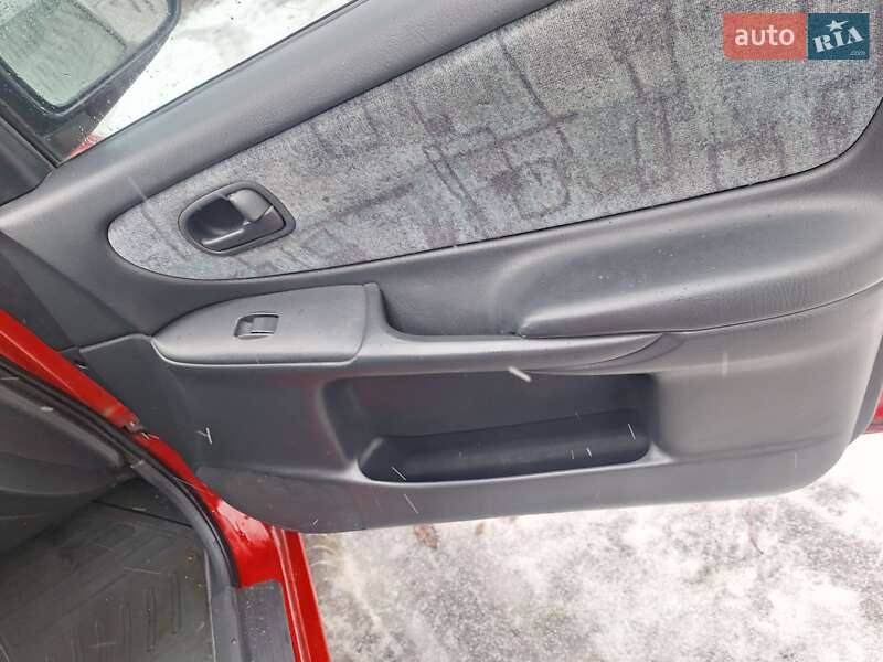 Седан Mazda 626 1999 в Черновцах