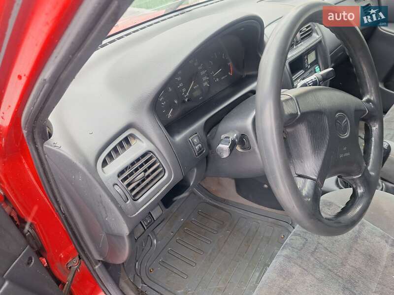 Седан Mazda 626 1999 в Черновцах