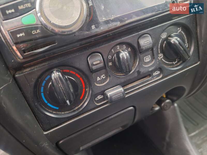 Седан Mazda 626 1999 в Черновцах