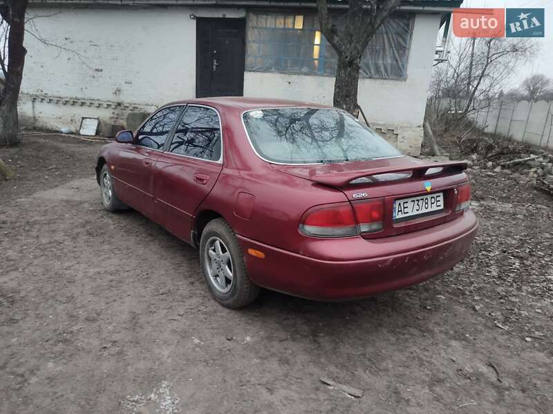 Седан Mazda 626 1995 в Ромнах