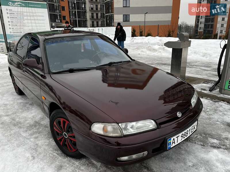 Седан Mazda 626 1993 в Угринові