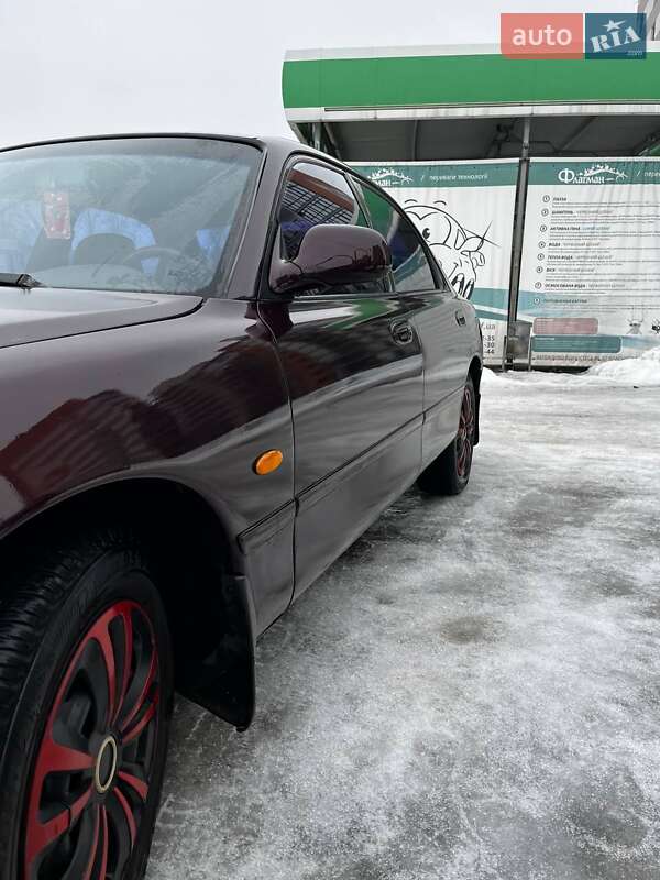 Седан Mazda 626 1993 в Угринові