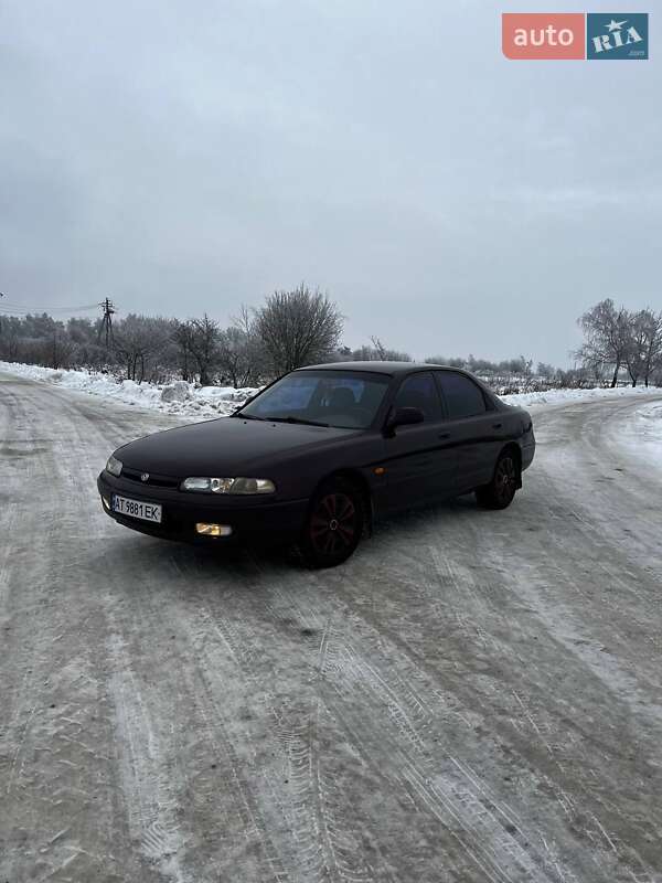 Седан Mazda 626 1993 в Угринові
