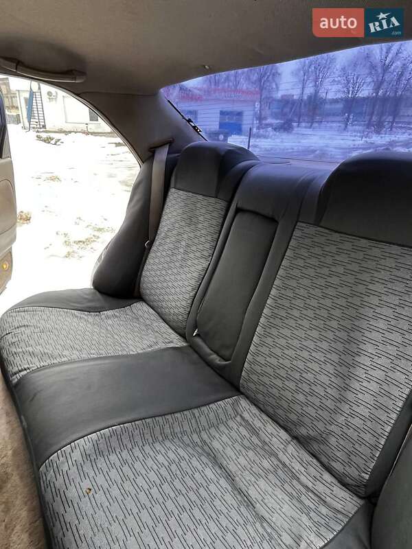 Седан Mazda 626 1993 в Угринові