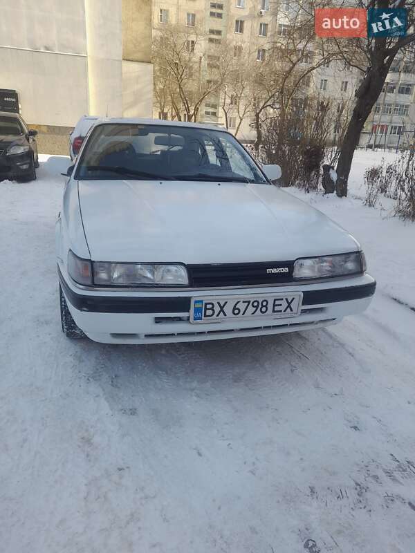 Седан Mazda 626 1987 в Хмельницькому