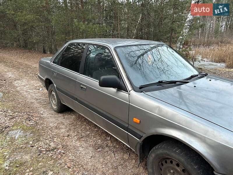 Седан Mazda 626 1988 в Малине