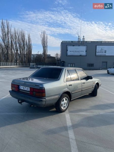 Седан Mazda 626 1985 в Киеве