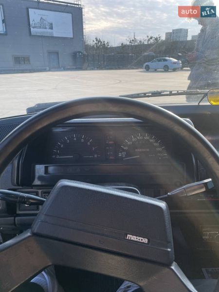 Седан Mazda 626 1985 в Киеве