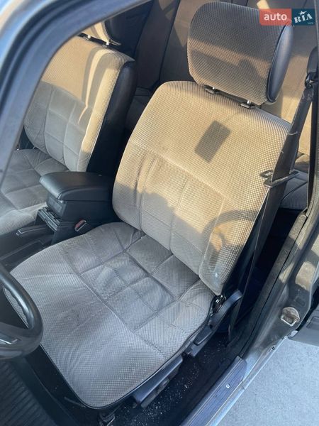 Седан Mazda 626 1985 в Киеве