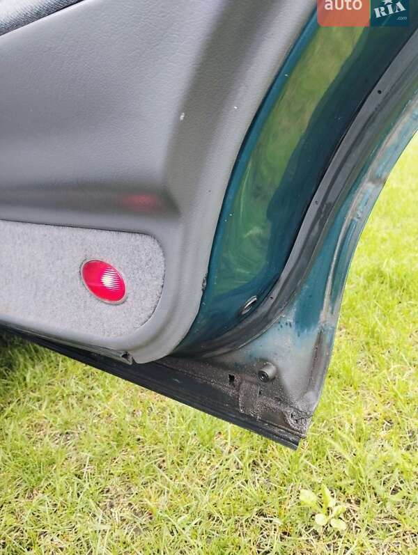 Хетчбек Mazda 626 1995 в Кам'янському