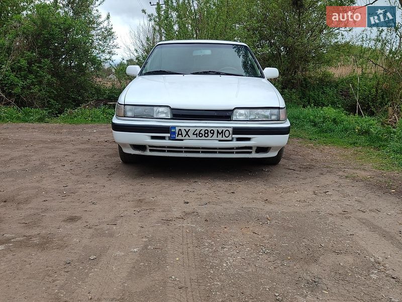 Седан Mazda 626 1988 в Мерефа