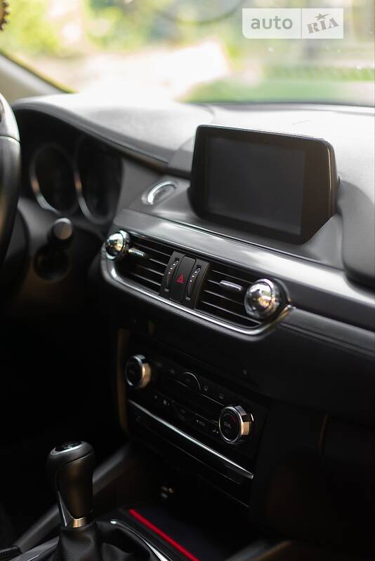 Седан Mazda 6 2015 в Глухове