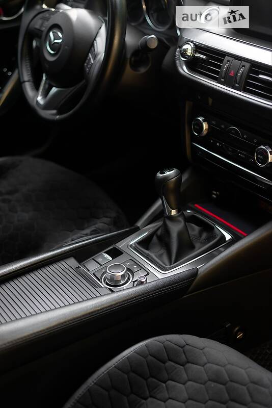 Седан Mazda 6 2015 в Глухове