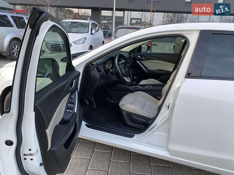 Седан Mazda 6 2015 в Ровно