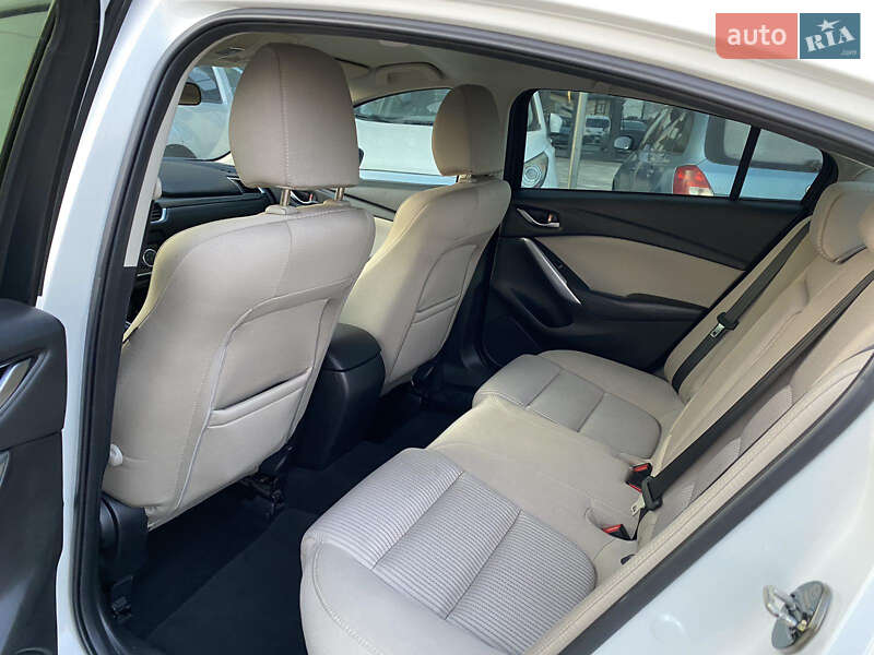 Седан Mazda 6 2015 в Ровно