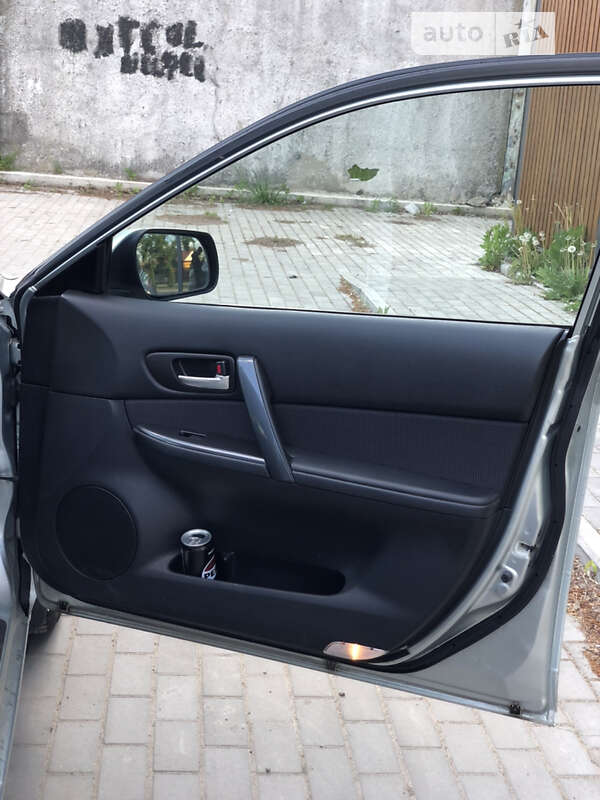 Лифтбек Mazda 6 2005 в Березному