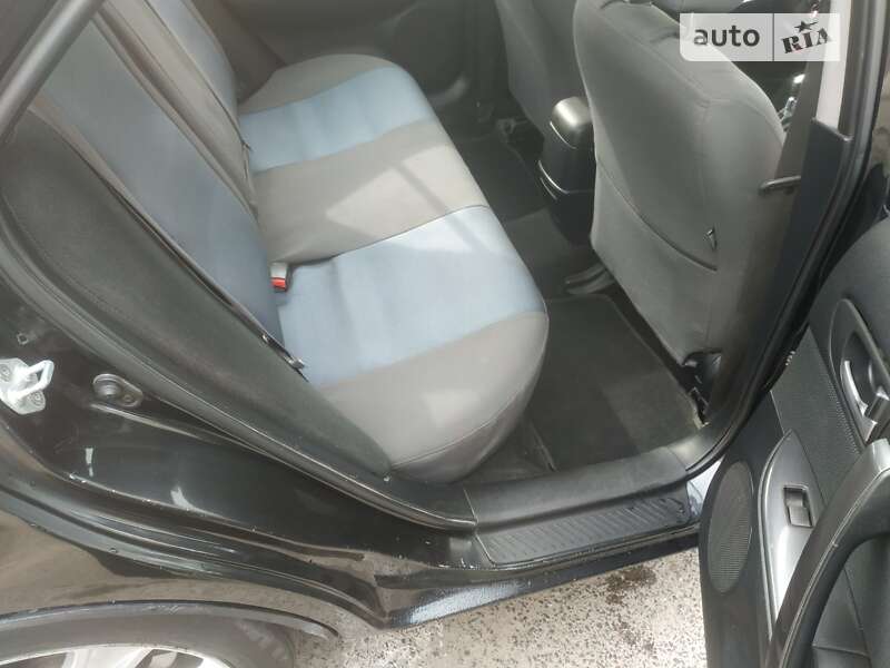 Седан Mazda 6 2005 в Жовкве