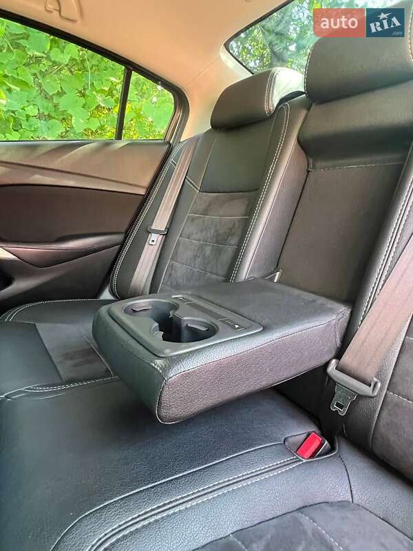 Седан Mazda 6 2016 в Львові
