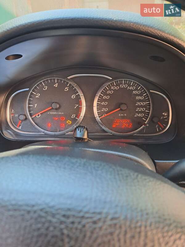 Седан Mazda 6 2006 в Чугуеве