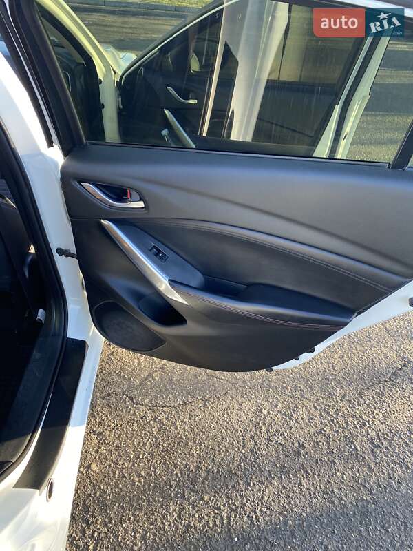 Седан Mazda 6 2014 в Заліщиках