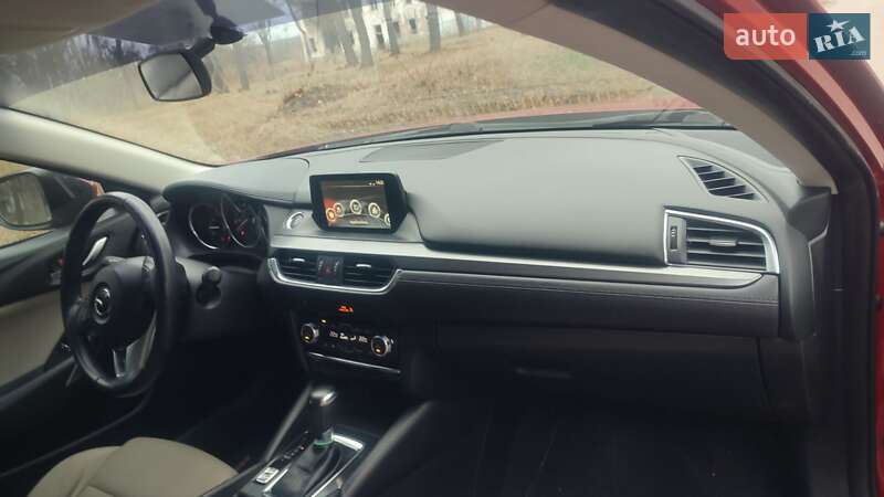 Седан Mazda 6 2015 в Чугуеве