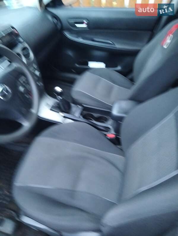 Седан Mazda 6 2004 в Демидовке