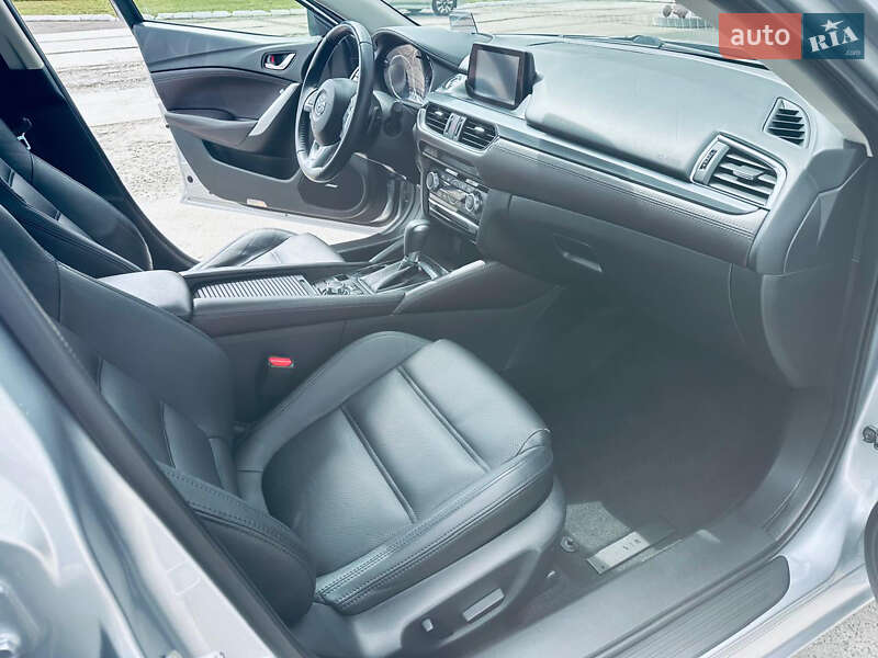 Седан Mazda 6 2016 в Ужгороді