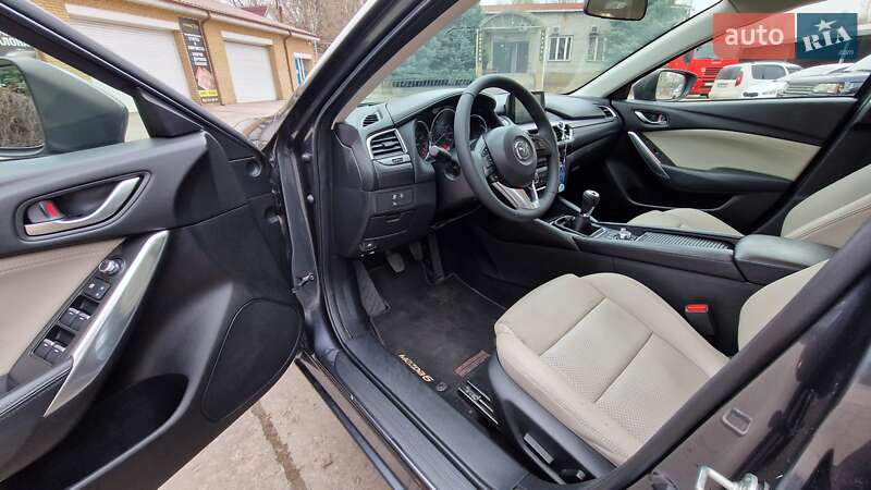 Седан Mazda 6 2016 в Днепре