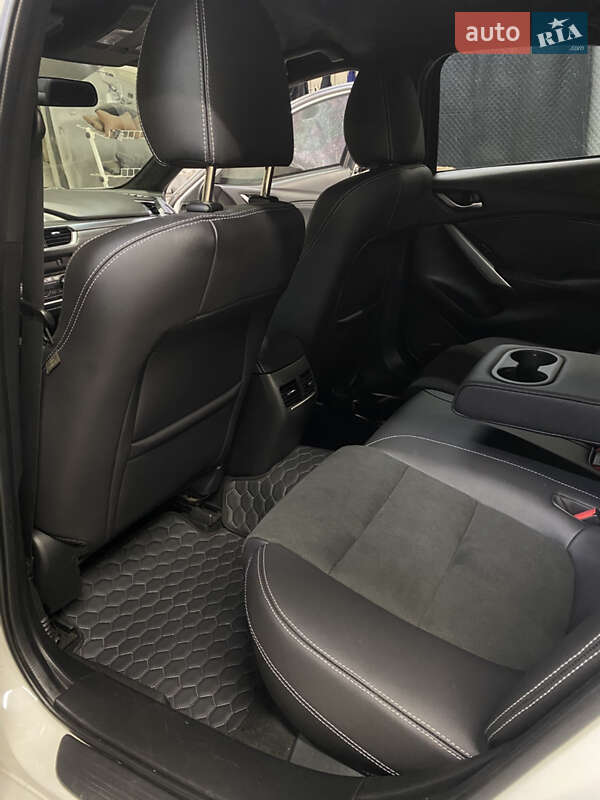 Седан Mazda 6 2015 в Кривом Роге