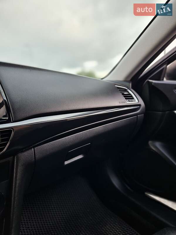 Седан Mazda 6 2014 в Ровно